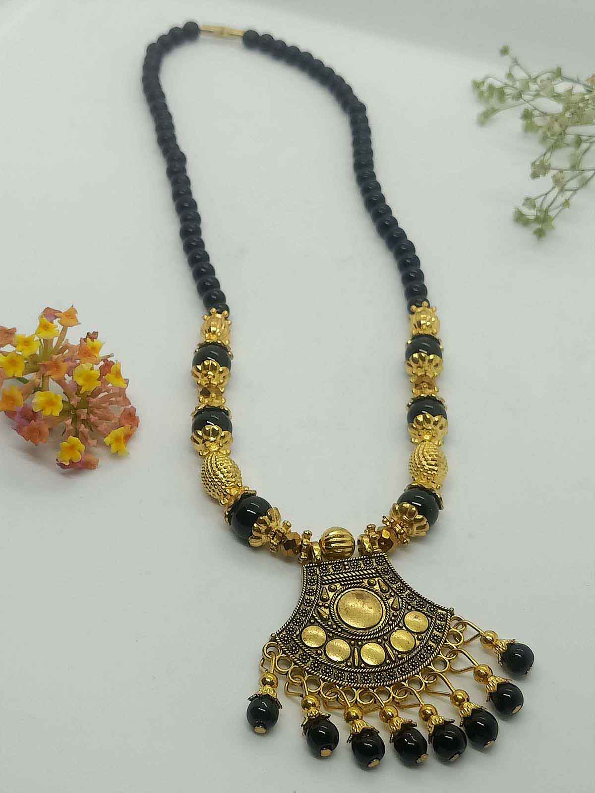 Motif Black Necklace