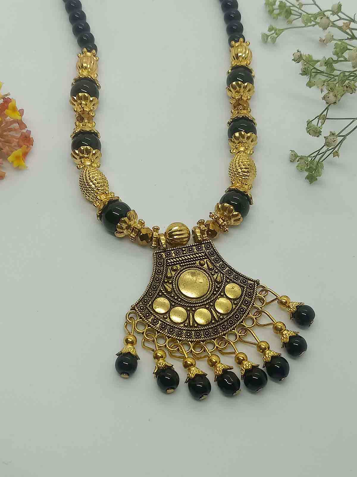 Motif Black Necklace